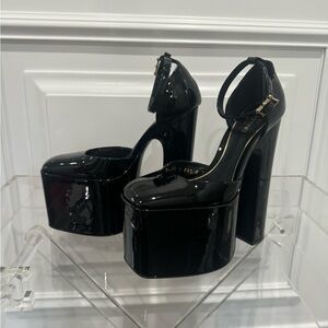Valentino Garavani Black Patent leather Discobox platform pump size 37